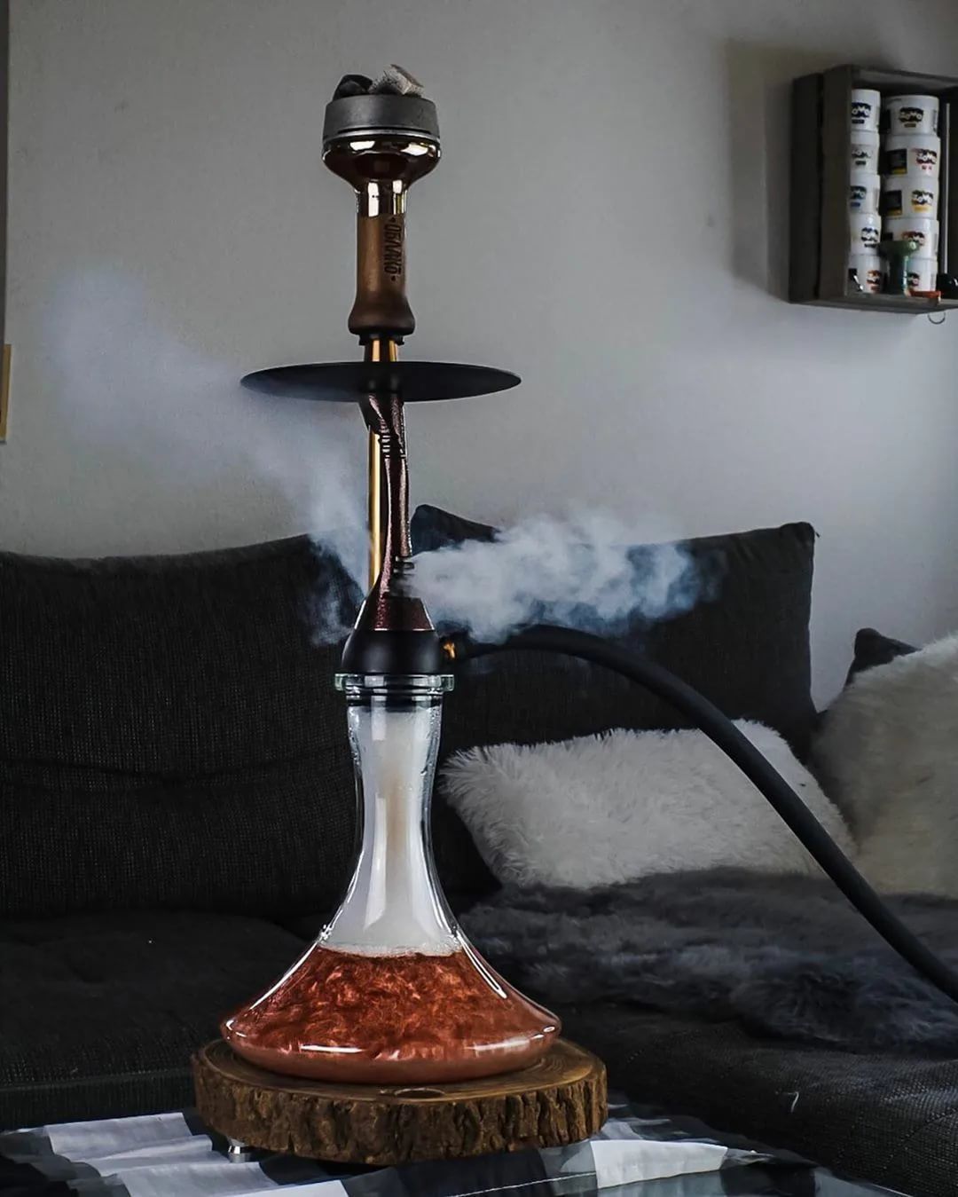 Alpha Hookah model x Cosmo